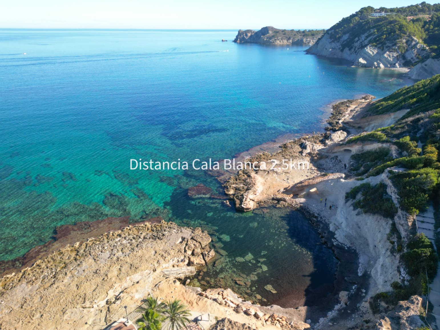 Villa with swimming pool and great potential in Balcón al Mar