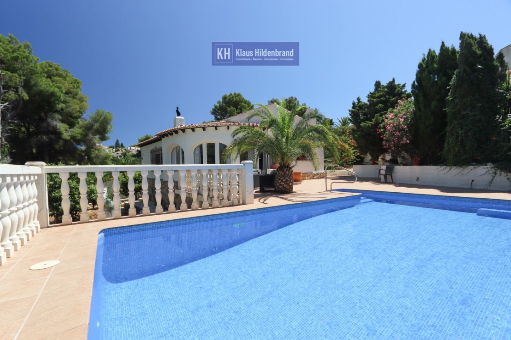Villa with swimming pool and great potential in Balcón al Mar