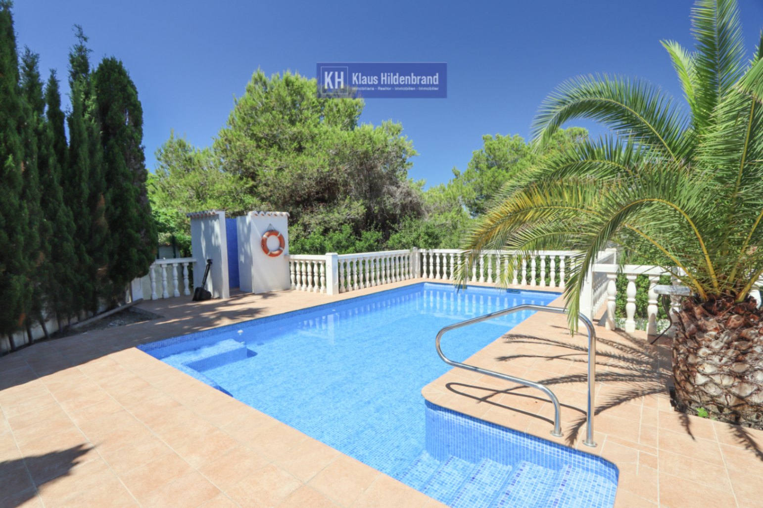 Villa with swimming pool and great potential in Balcón al Mar