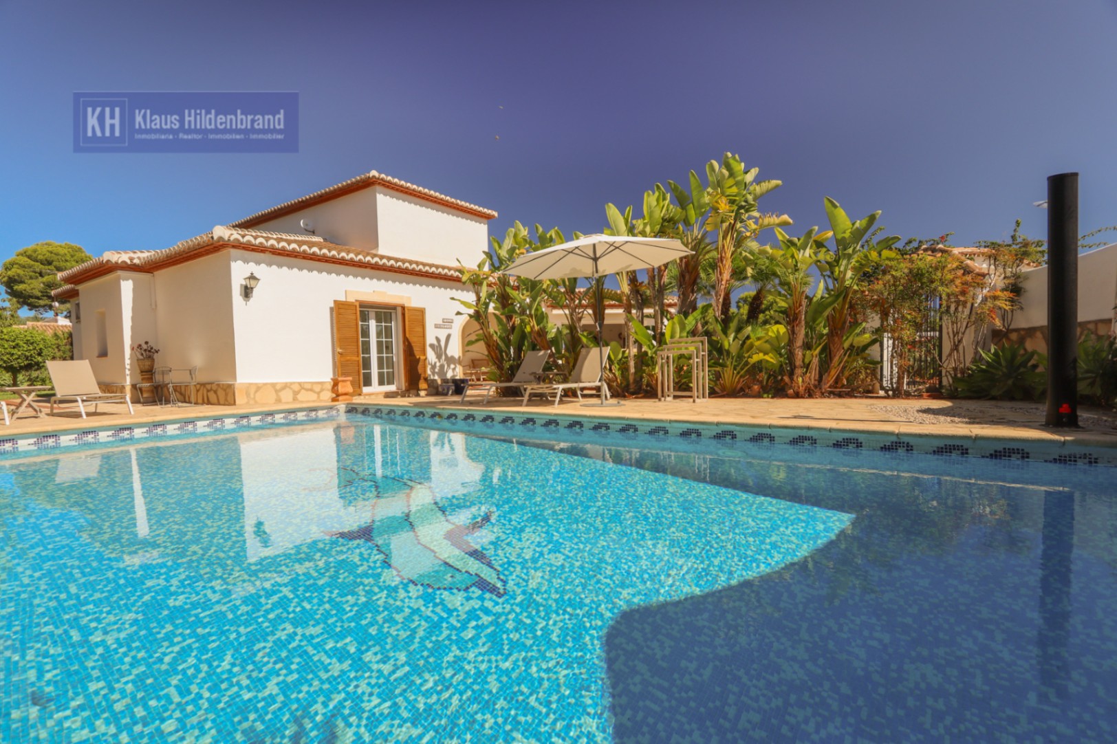 Mediterranean Villa in Adsubia with Lush Garden and Private Pool