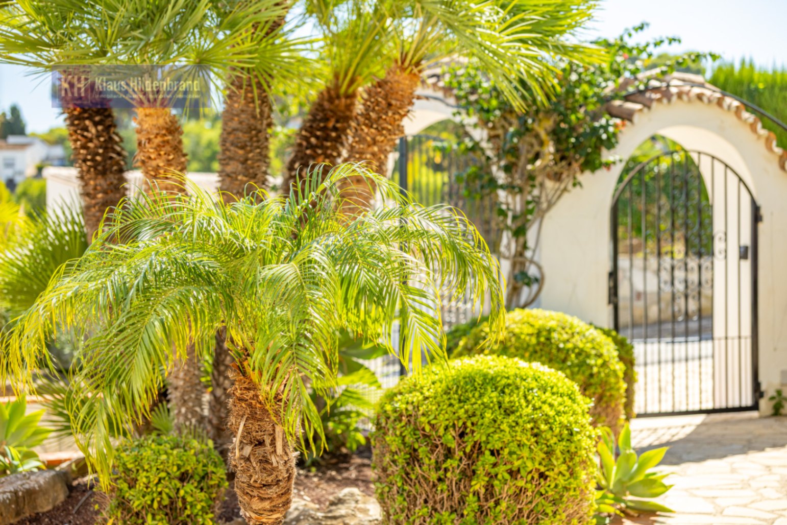 Mediterranean Villa in Adsubia with Lush Garden and Private Pool