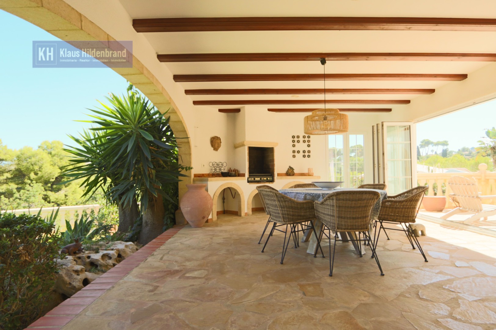 Mediterranean Villa in Adsubia with Lush Garden and Private Pool