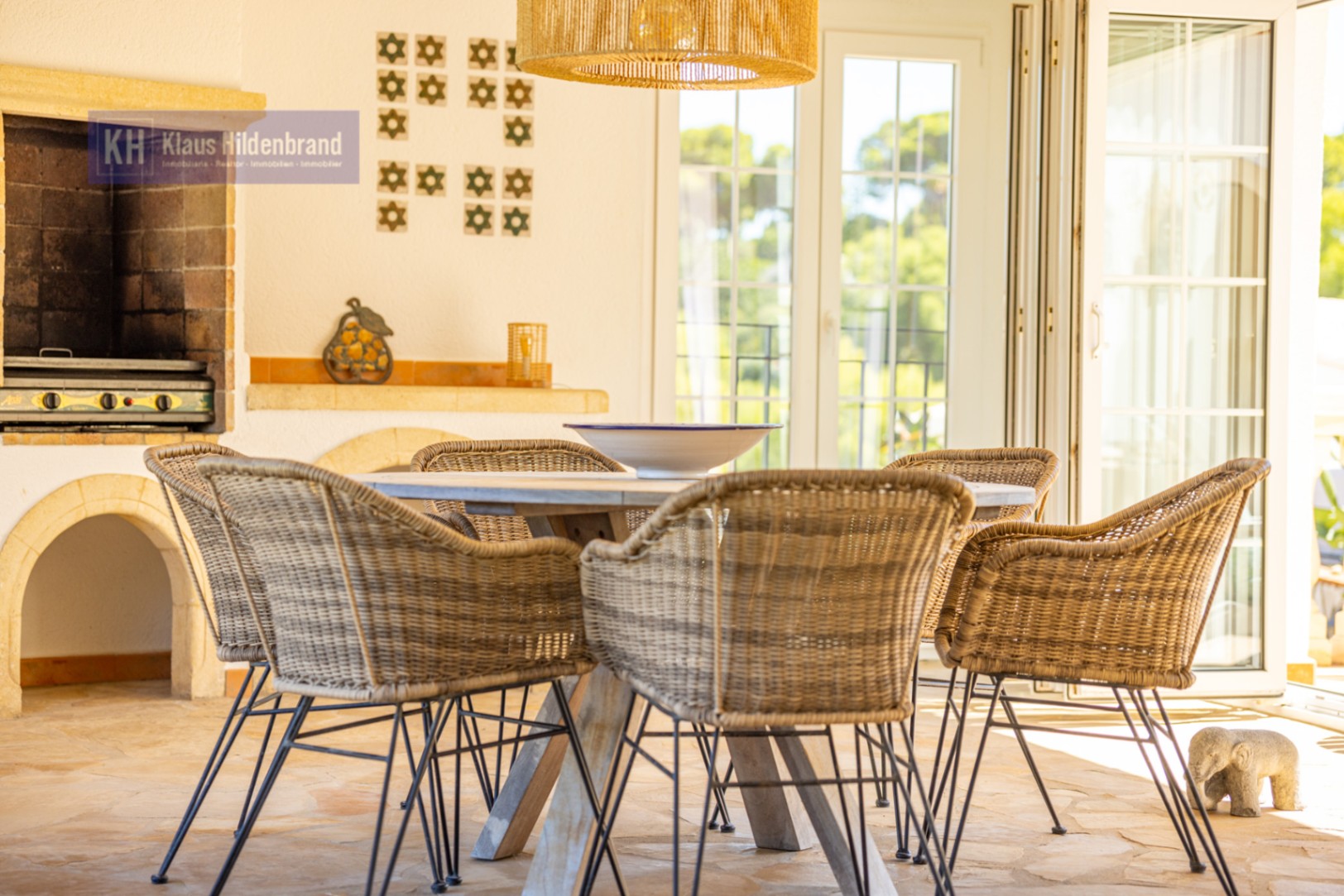 Mediterranean Villa in Adsubia with Lush Garden and Private Pool