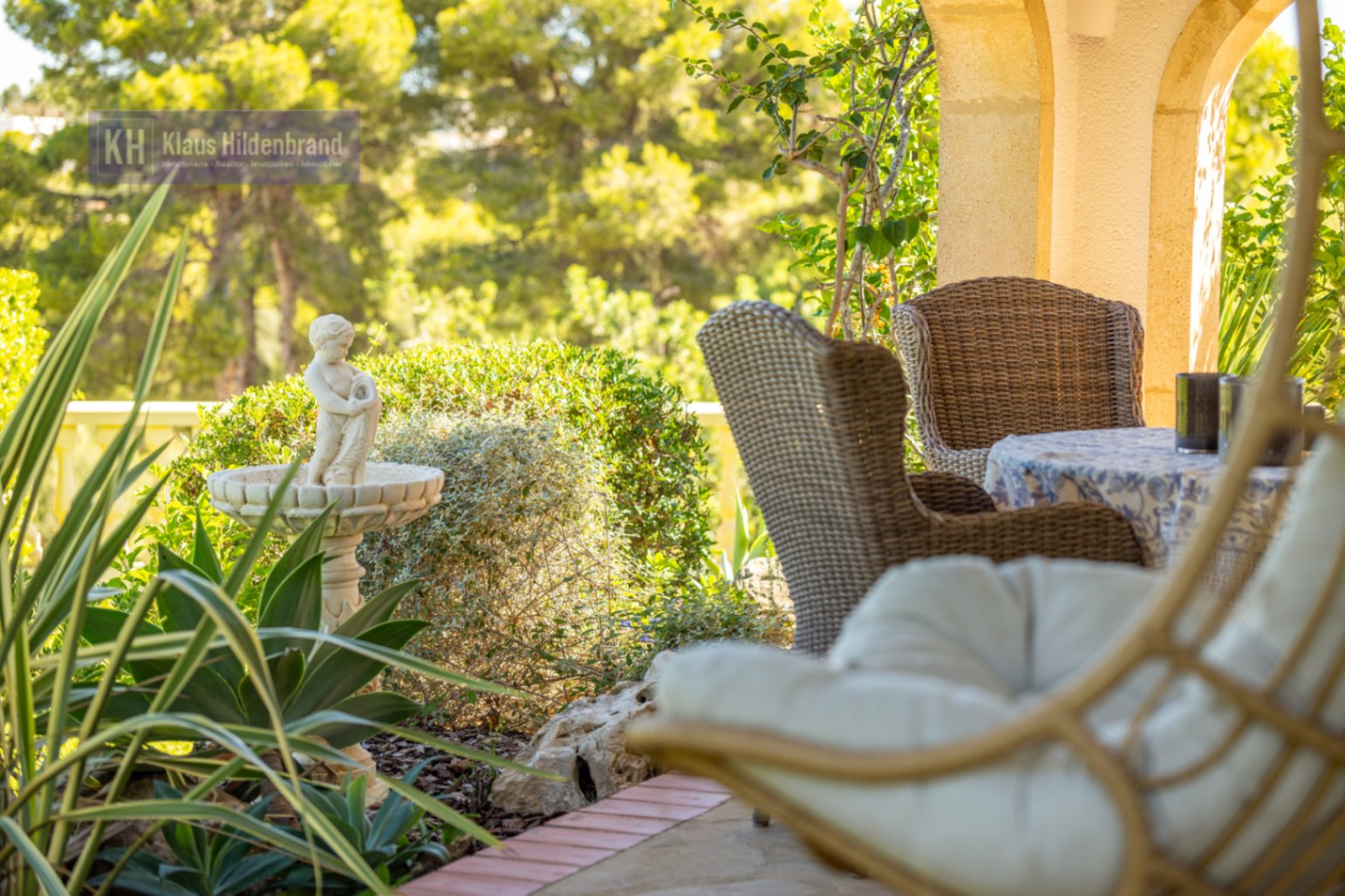 Mediterranean Villa in Adsubia with Lush Garden and Private Pool
