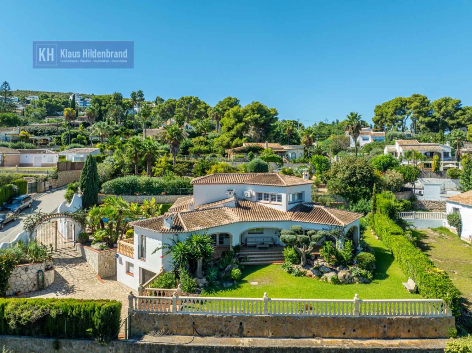 Mediterranean Villa in Adsubia with Lush Garden and Private Pool