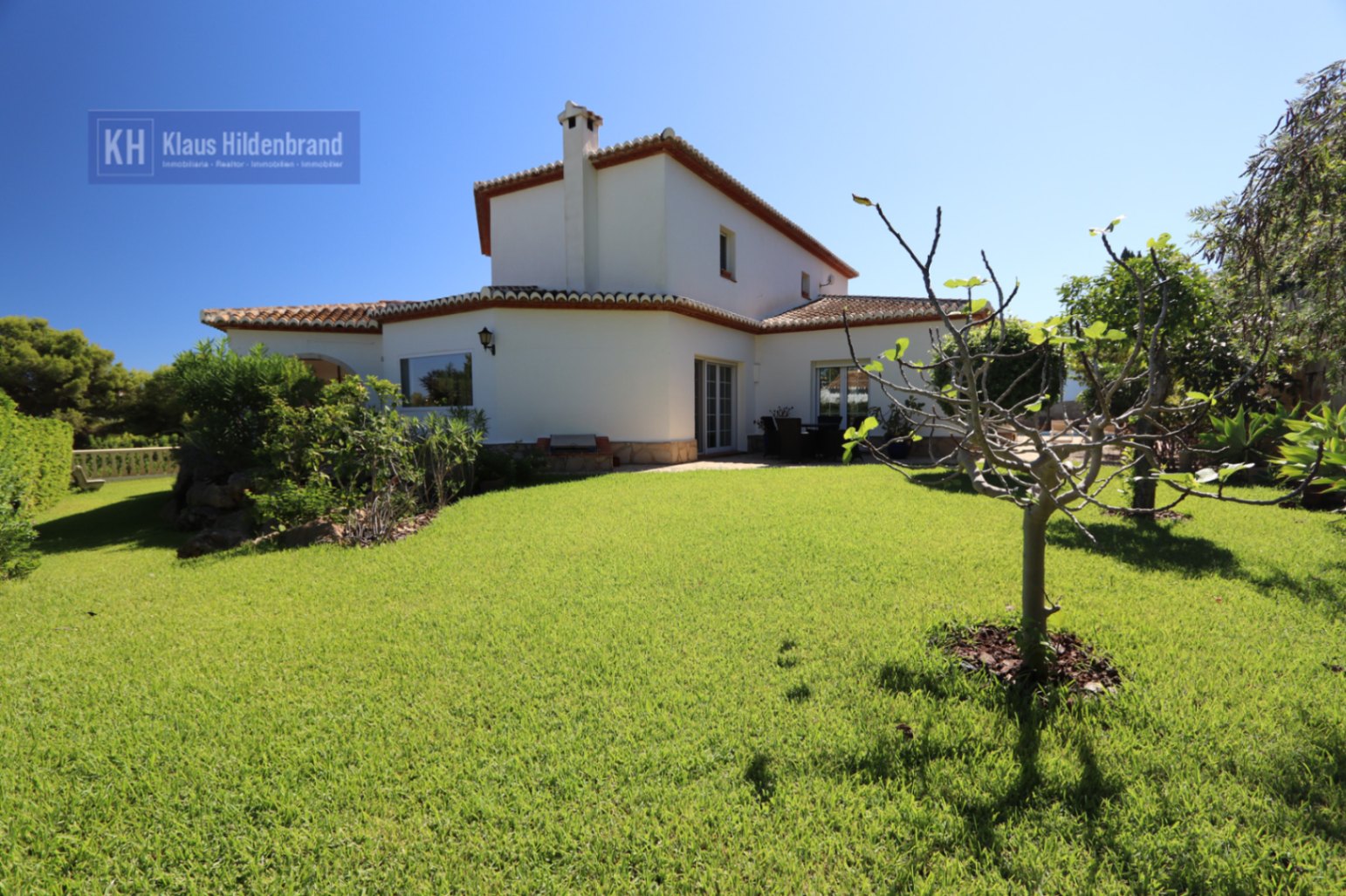 Mediterranean Villa in Adsubia with Lush Garden and Private Pool