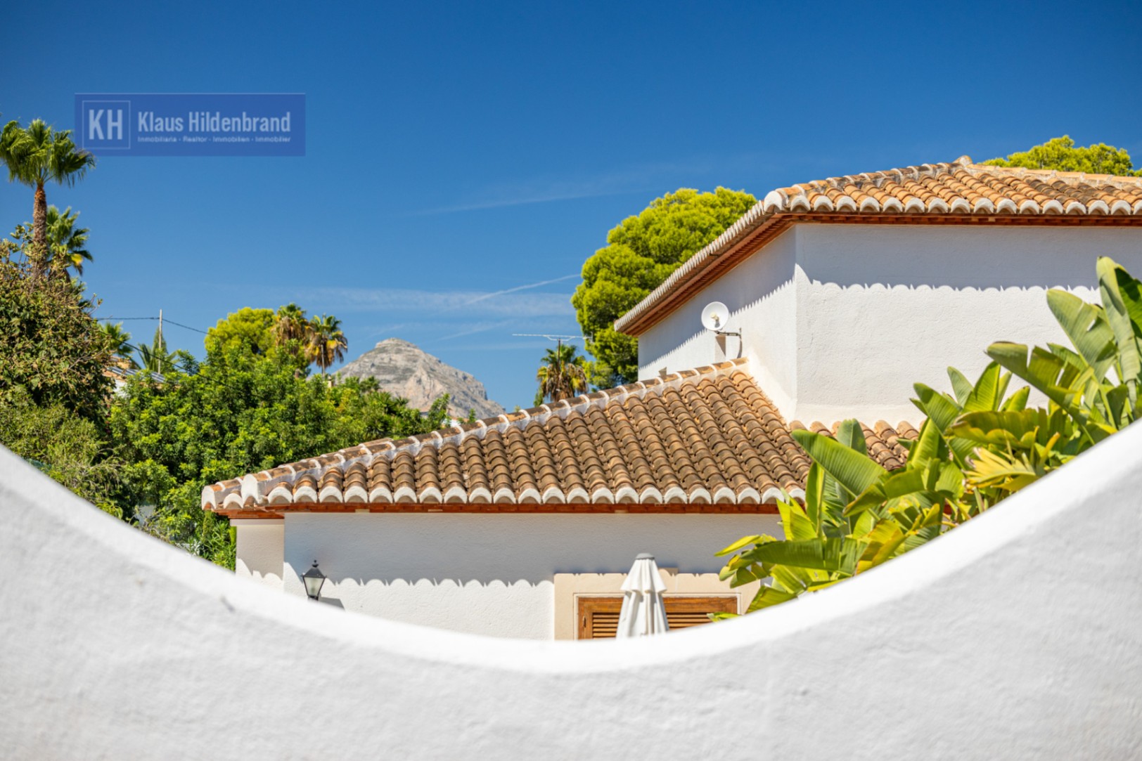 Mediterranean Villa in Adsubia with Lush Garden and Private Pool