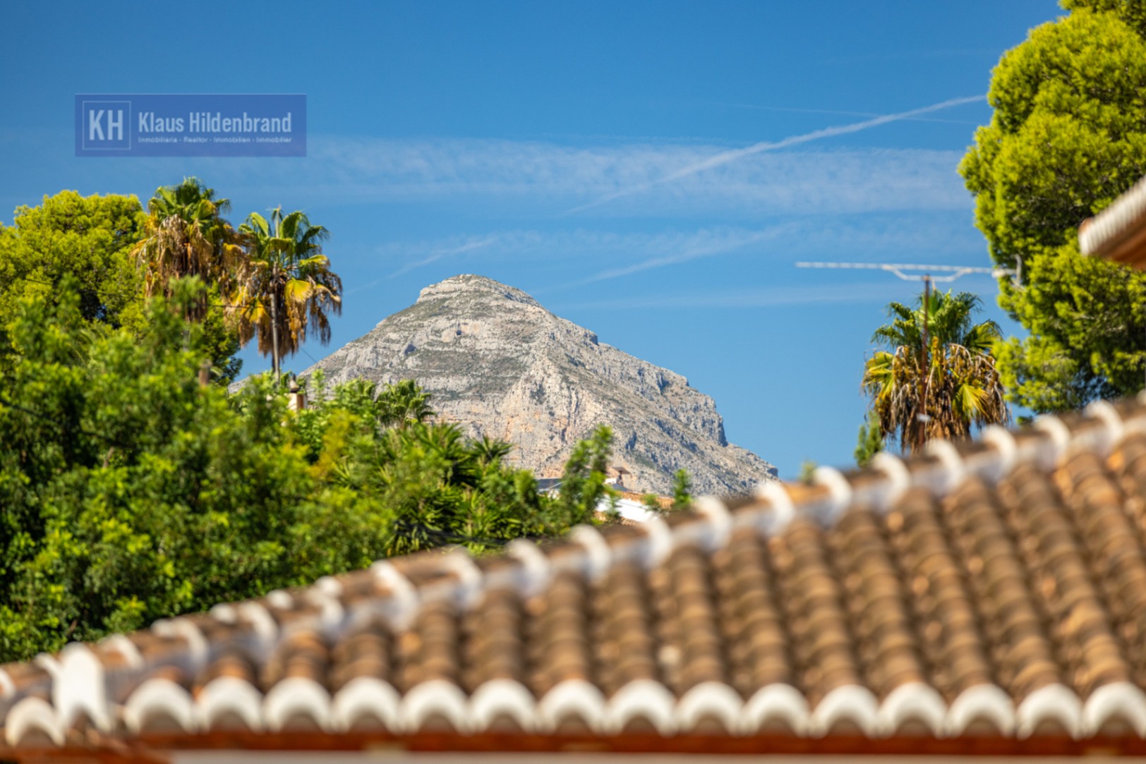 Mediterranean Villa in Adsubia with Lush Garden and Private Pool